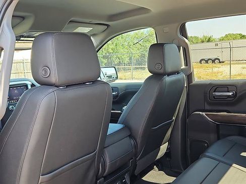 Used 2021 GMC Sierra 1500 SLT w/ X31 Off-Road Package AWD/4WD image 11