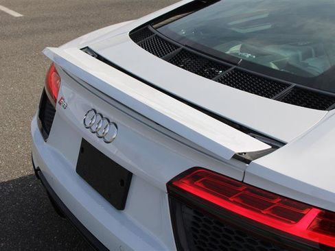 Used 2018 Audi R8 V10 w/ Carbon Exterior Package image 19