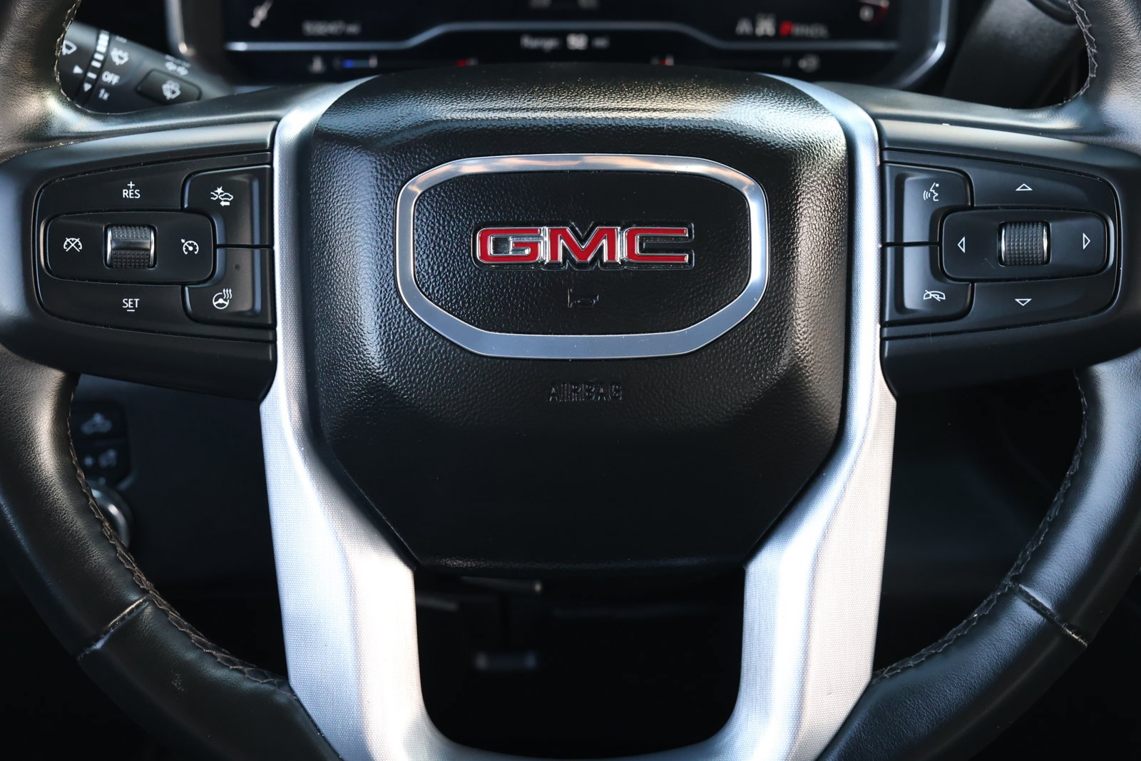 Used 2025 GMC Sierra 1500 SLT AWD/4WD image 17
