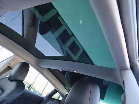 Used 2018 Tesla Model 3 Long Range image 3