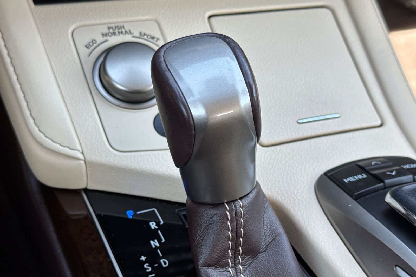 Used 2016 Lexus ES 350 w/ Luxury Package w/Wood Trim FWD image 16