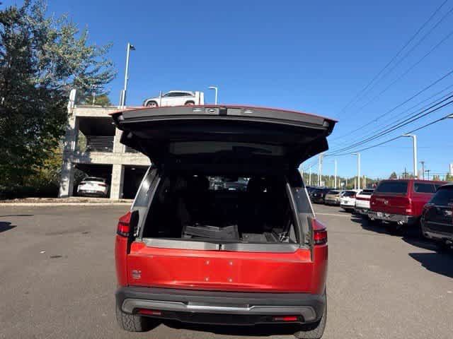 Used 2025 Rivian R1S Adventure Dual AWD/4WD image 9