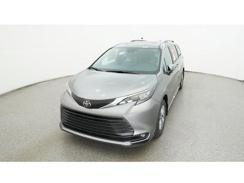 New 2026 Toyota Sienna XLE image 16