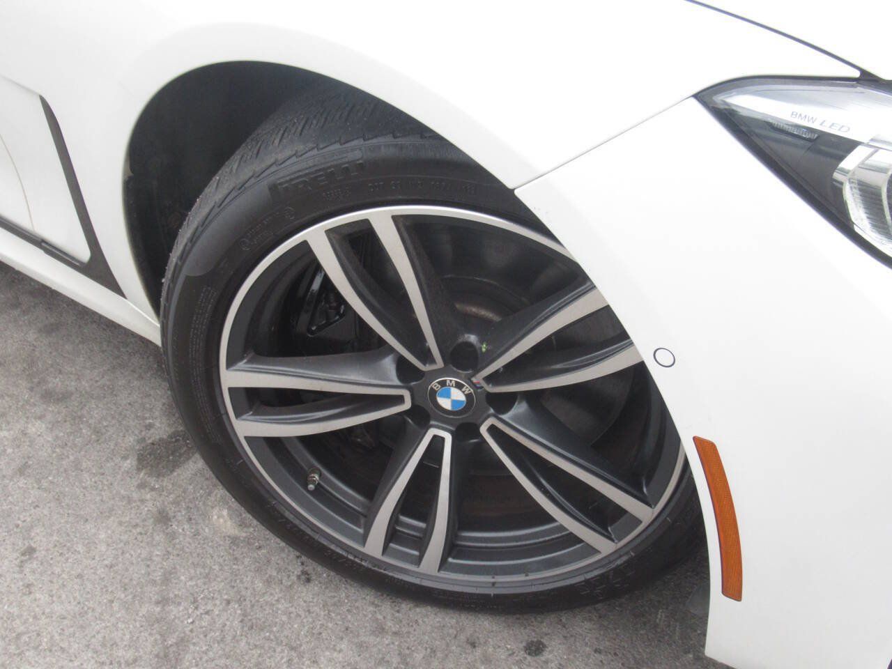 Used 2021 BMW 750i xDrive w/ Executive Package AWD/4WD image 4