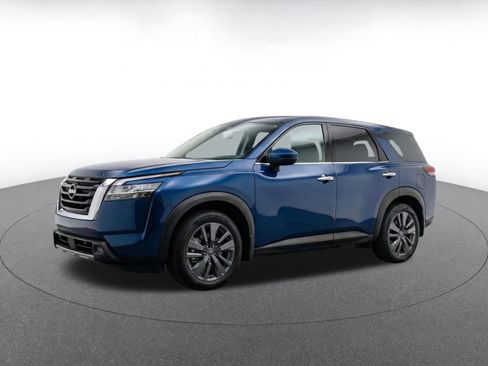 Used 2025 Nissan Pathfinder SV FWD image 3