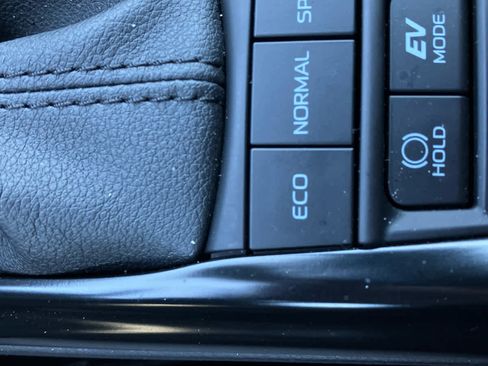 Used 2025 Toyota Camry SE image 26