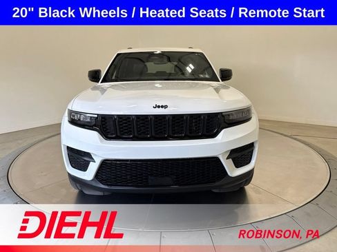 Used 2023 Jeep Grand Cherokee Altitude AWD/4WD image 2