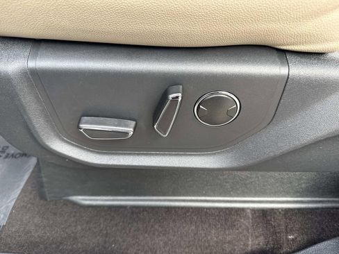 Used 2023 Ford Expedition Limited image 24