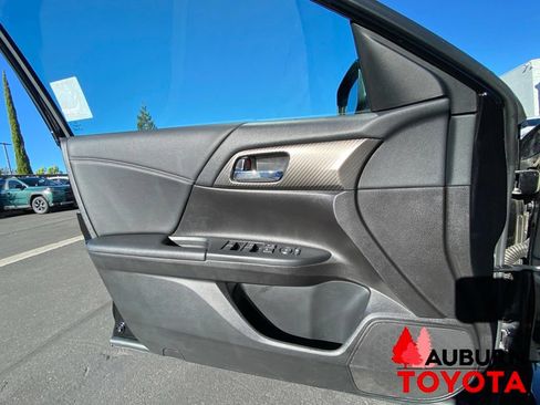 Used 2017 Honda Accord Sport image 31
