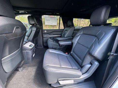 New 2026 Lincoln Navigator L Reserve AWD/4WD image 19