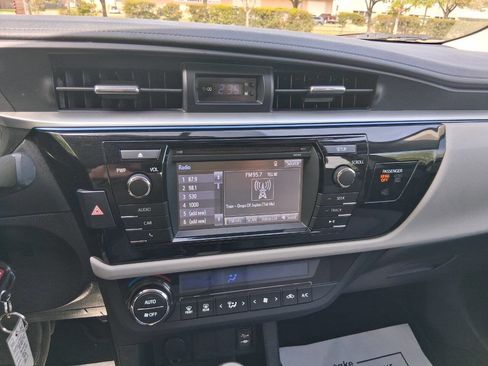Used 2014 Toyota Corolla LE FWD image 18