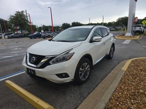 Used 2018 Nissan Murano SV FWD image 2