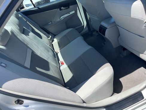 Used 2014 Toyota Camry XLE w/ Convenience Package FWD image 10