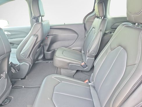 New 2026 Chrysler Pacifica Select image 22