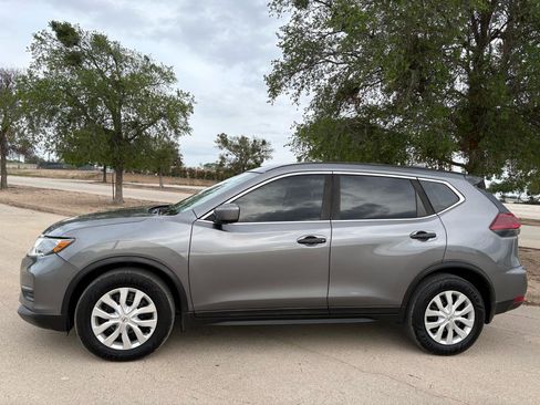 Used 2018 Nissan Rogue S image 4
