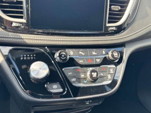 New 2027 Chrysler Pacifica Select FWD image 10