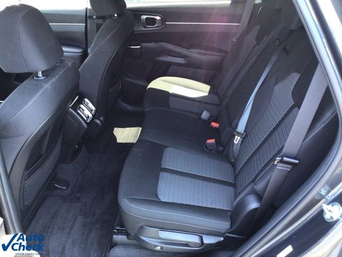 Used 2023 Kia Sorento LX image 17