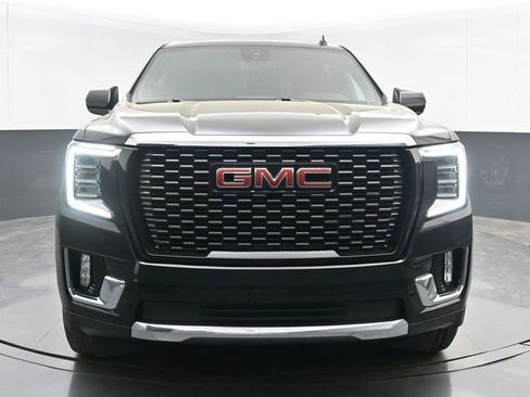 Used 2023 GMC Yukon XL SLT w/ Max Trailering Package AWD/4WD image 3