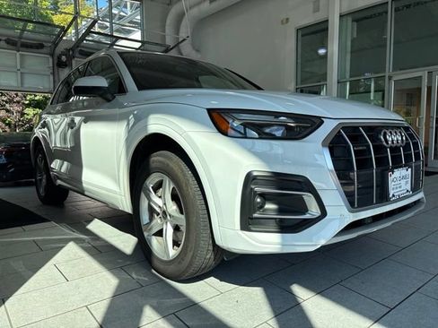 Used 2023 Audi Q5 2.0T Premium w/ Convenience Package AWD/4WD image 3