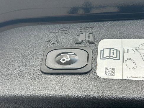 Used 2019 Ford Escape Titanium FWD image 38