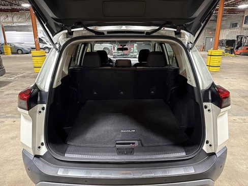 Used 2021 Nissan Rogue SV image 11