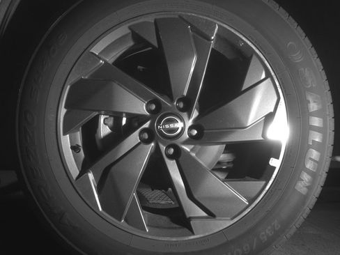 Used 2025 Nissan Rogue SV image 12