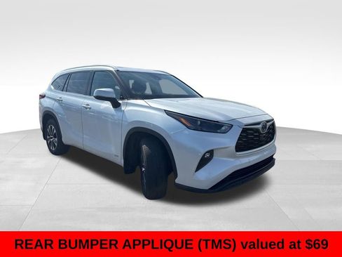 Used 2022 Toyota Highlander XLE AWD/4WD image 7