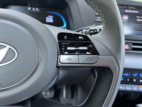 New 2025 Hyundai Elantra SEL image 37