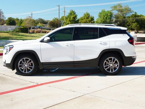 Used 2022 GMC Terrain SLT w/ Tech Package image 2