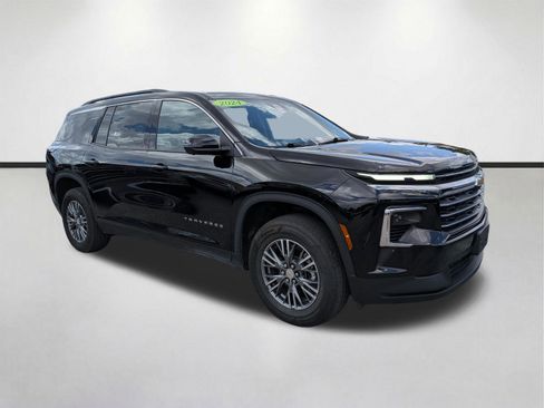 Used 2024 Chevrolet Traverse LT image 1