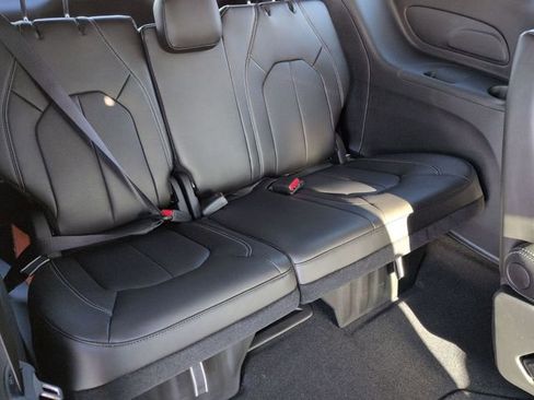 New 2026 Chrysler Pacifica Select image 28