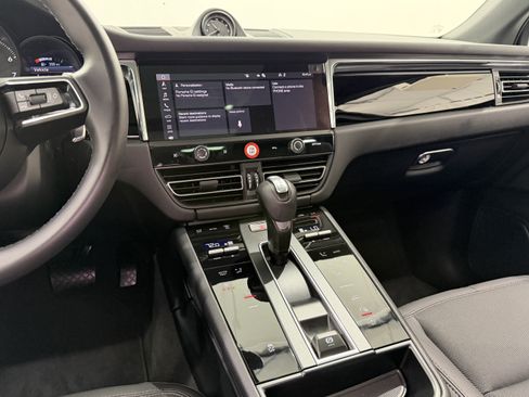 Certified 2026 Porsche Macan AWD/4WD image 32