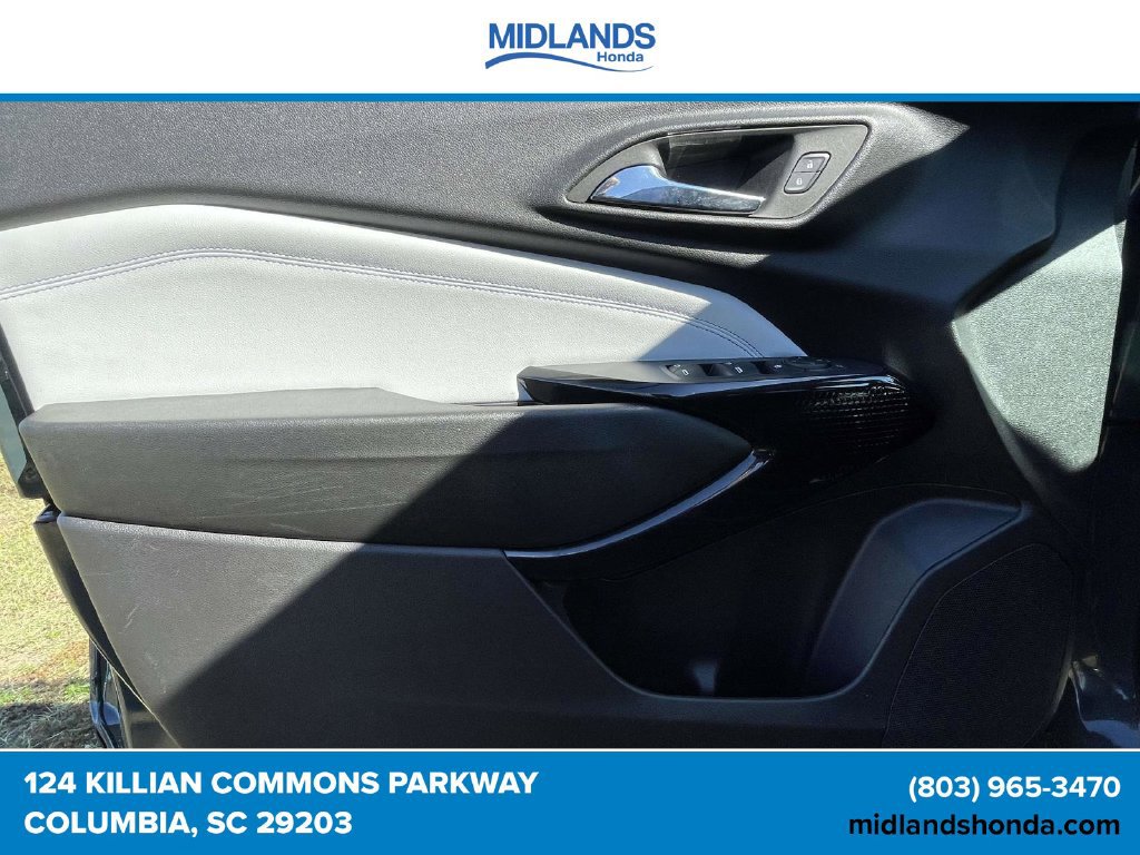 Used 2025 Chevrolet Trax LT FWD image 17