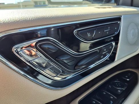 Used 2020 Lincoln Navigator L Reserve w/ Luxury Package RWD image 16