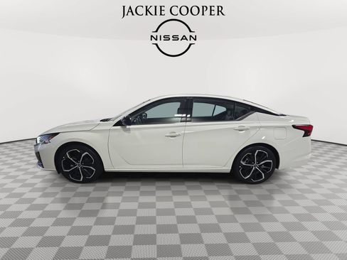 Used 2024 Nissan Altima 2.5 SR FWD image 8