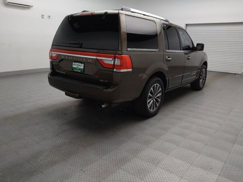 Used 2016 Lincoln Navigator Select image 9