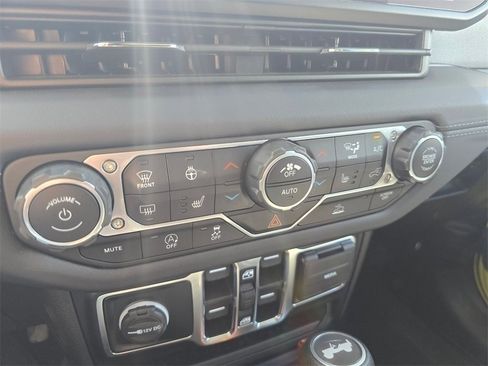 Used 2024 Jeep Wrangler Sahara image 27