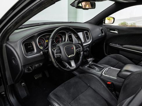 Used 2016 Dodge Charger R/T Scat Pack w/ Technology Group RWD image 3