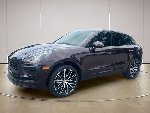 Certified 2023 Porsche Macan AWD/4WD image 1