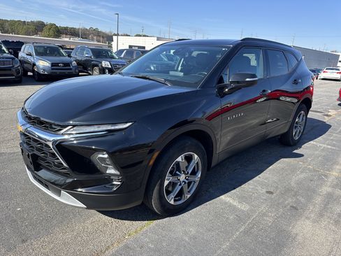Used 2023 Chevrolet Blazer LT image 3