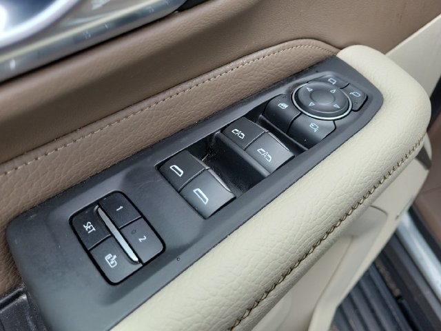 Used 2023 GMC Yukon XL Denali AWD/4WD image 10