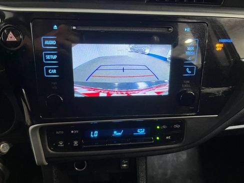 Used 2018 Toyota Corolla LE FWD image 29