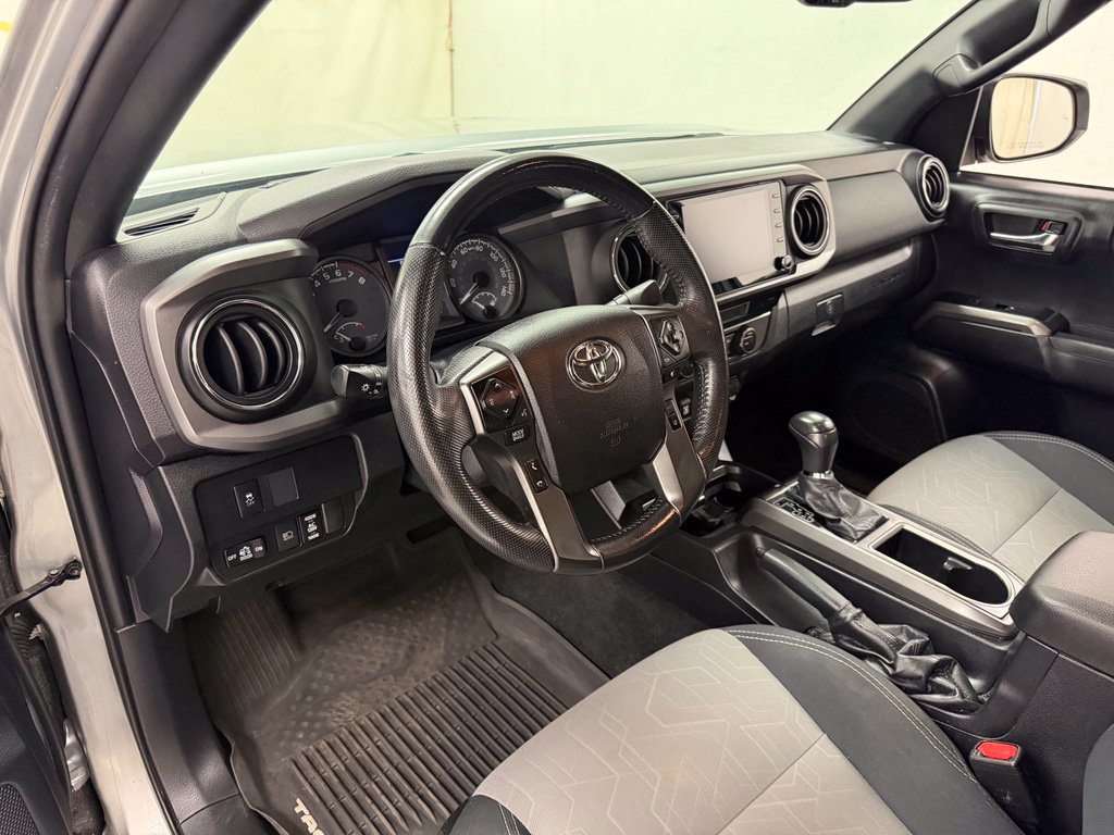 Used 2021 Toyota Tacoma TRD Off-Road w/ Technology Package AWD/4WD image 18
