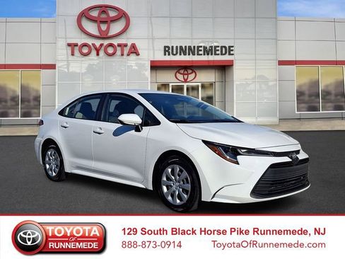 Certified 2024 Toyota Corolla LE image 1