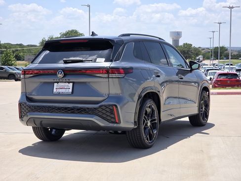New 2026 Volkswagen Tiguan SE R-Line FWD image 4