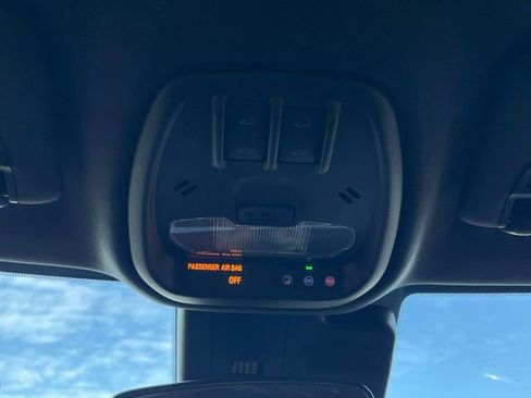 Certified 2024 Chevrolet Trax RS w/ Sunroof Package image 36