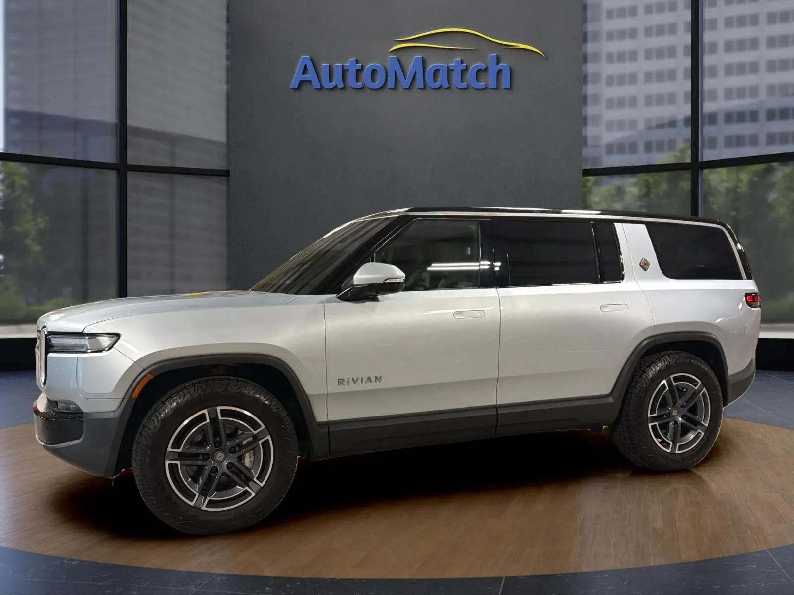 Used 2025 Rivian R1S Adventure Dual AWD/4WD image 5