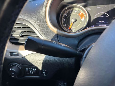 Used 2018 Jeep Cherokee Limited image 29