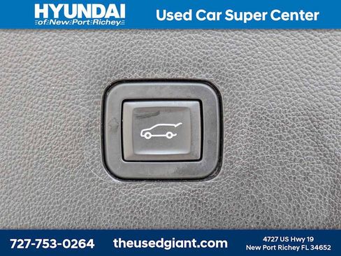 Used 2018 Chevrolet Traverse Premier w/ Driver Confidence II Package FWD image 13