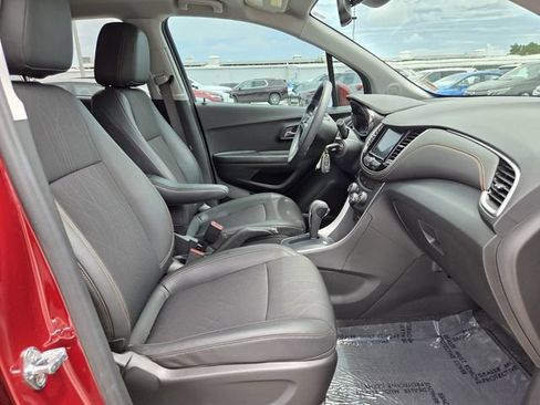 Used 2022 Chevrolet Trax LT AWD/4WD image 19